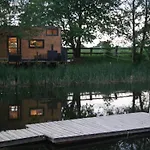 Prázdninový dům Tiny House In Absoluter Alleinlage Direkt Am Naturteich Grosse Terrasse Grill Und Kaminofen Juni - September Mindestmietzeit 1 Woche Sa- Sa Großharthau