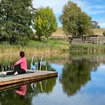 Tiny House In Absoluter Alleinlage Direkt Am Naturteich Grosse Terrasse Grill Und Kaminofen Juni - September Mindestmietzeit 1 Woche Sa- Sa Prázdninový dům