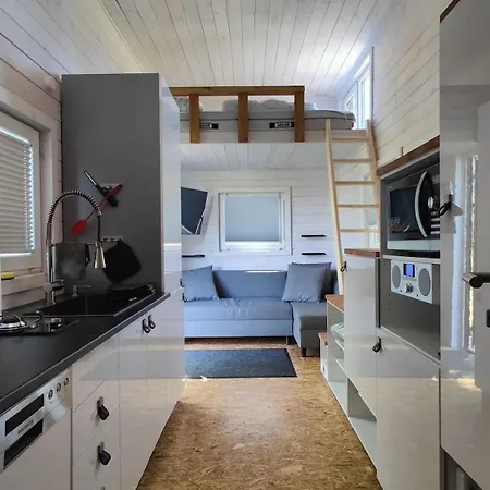 Tinyhousebeidresden In Absoluter Alleinlage Direkt Am Naturteich Große Terrasse Grill Und Kaminofen Juni - September Mindestmietzeit 1 Woche Sa- Sa *