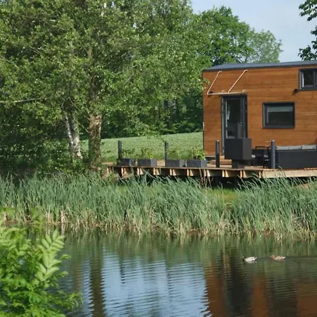 Ferienhaus Tinyhousebeidresden In Absoluter Alleinlage Direkt Am Naturteich Große Terrasse Grill Und Kaminofen Juni - September Mindestmietzeit 1 Woche Sa- Sa *