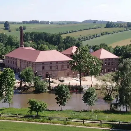 Tinyhousebeidresden In Absoluter Alleinlage Direkt Am Naturteich Große Terrasse Grill Und Kaminofen Juni - September Mindestmietzeit 1 Woche Sa- Sa * Lauterbach (Rugen)