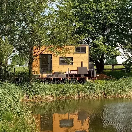 Tiny House In Absoluter Alleinlage Direkt Am Naturteich Grosse Terrasse Grill Und Kaminofen Juni - September Mindestmietzeit 1 Woche Sa- Sa Prázdninový dům Großharthau