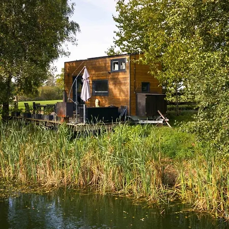 Tiny House In Absoluter Alleinlage Direkt Am Naturteich Grosse Terrasse Grill Und Kaminofen Juni - September Mindestmietzeit 1 Woche Sa- Sa