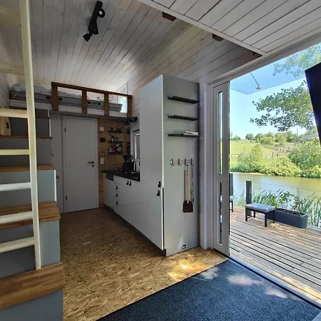 Tiny House In Absoluter Alleinlage Direkt Am Naturteich Grosse Terrasse Grill Und Kaminofen Juni - September Mindestmietzeit 1 Woche Sa- Sa Großharthau