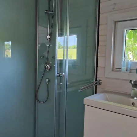 Tiny House In Absoluter Alleinlage Direkt Am Naturteich Grosse Terrasse Grill Und Kaminofen Juni - September Mindestmietzeit 1 Woche Sa- Sa Prázdninový dům *