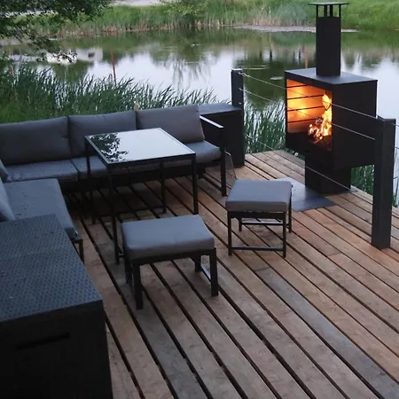 Tiny House In Absoluter Alleinlage Direkt Am Naturteich Grosse Terrasse Grill Und Kaminofen Juni - September Mindestmietzeit 1 Woche Sa- Sa * Großharthau